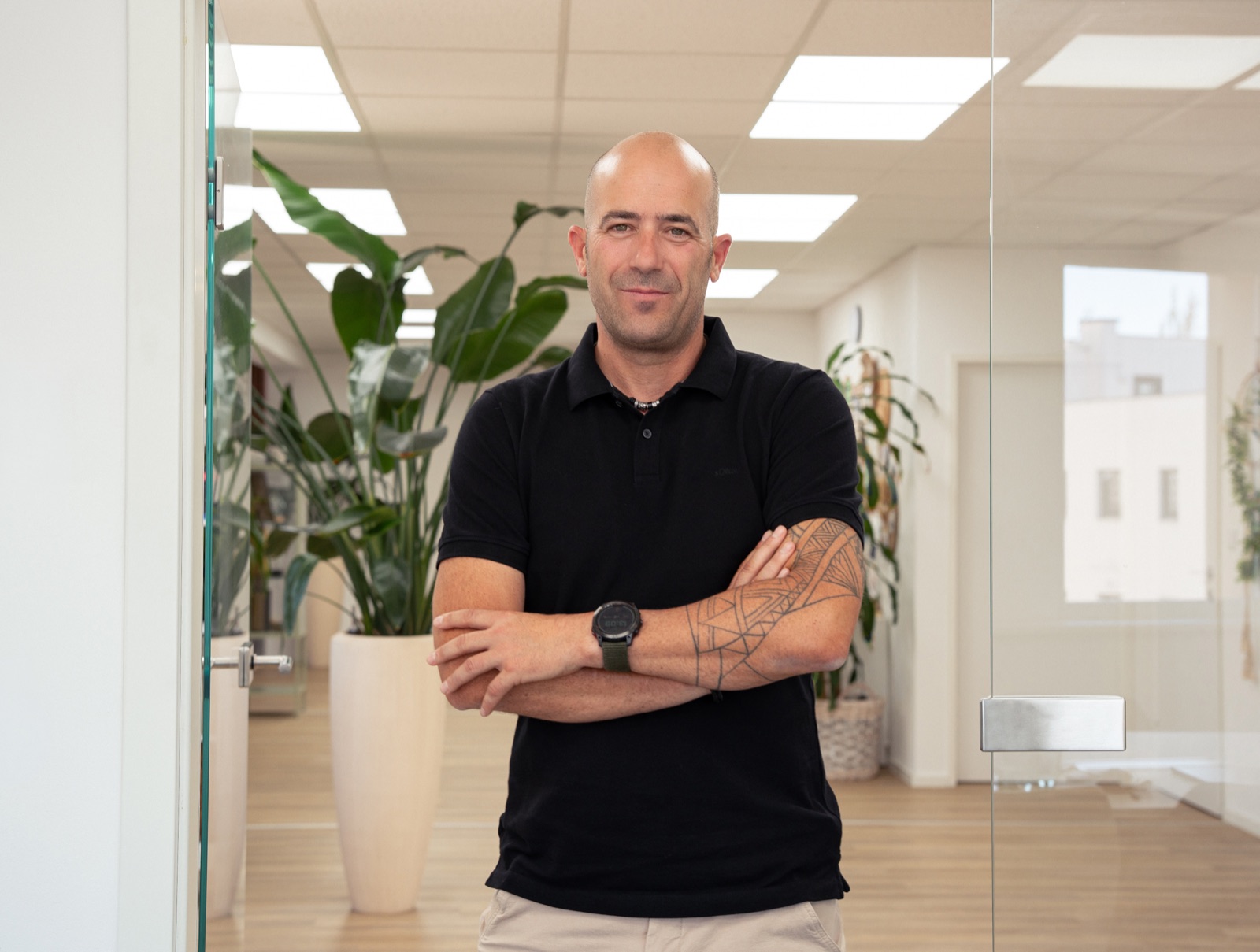 Dominik Fenzl im Büro – persönlicher Berater für den digitalen Gesundheitscheck